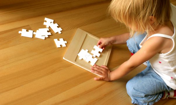 Układanie puzzli – w jaki sposób wpływa na dziecko?