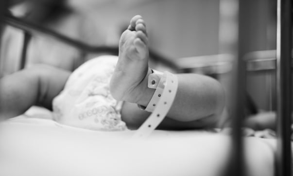 Pobyt z dzieckiem w szpitalu – prawa rodzica i małego pacjenta szpital multirodzice