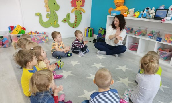 Kiedy rozpocząć naukę języka u dziecka?